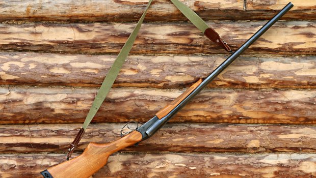 Balkona çıxdı, ov tüfəngindən atəş açdı – Polis yaxaladı