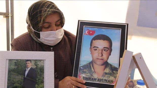 Diyarbəkirdə etiraz edən analar PKK-dan övladlarını geri istədilər