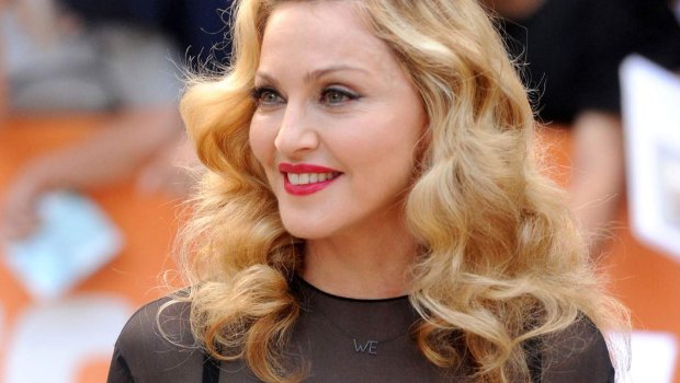 Madonnadan onlayn striptiz – Bu VİDEO ilə niyə ona seks simvol deyildiyini anlamaq olar...