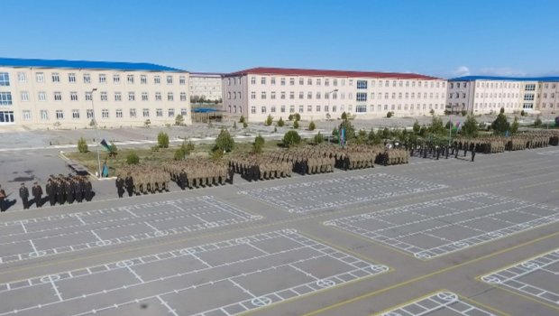 Gənc əsgərlər xidmət yerlərinə yola salınıblar - VİDEO