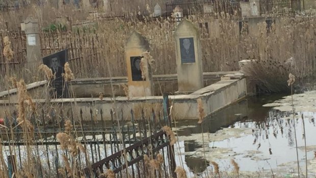 Məzarların suyunu təmizləyən qurum tapılmır - Zabrat qəbirstanlığında - FOTO
