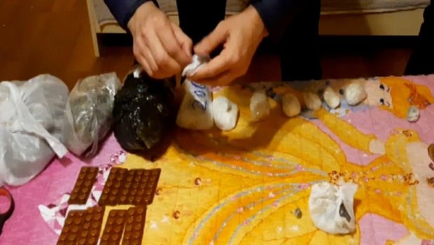 Polisdən narkotiklərlə bağlı böyük əməliyyat - Qadın narkotacir tutuldu - VİDEO 