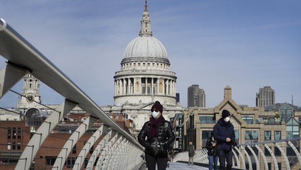 Minlərlə ürək divarları bəzədi - \