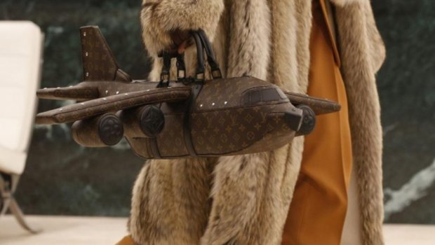 Təyyarə formalı çanta 66 minə satılır - FOTOLAR