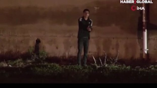 Gənc qaçmağa yer tapmayıb silahı özünə tuşladı - REAL KADRLAR - VİDEO