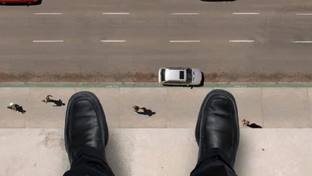 65 yaşlı Bakı sakini özünü 9-cu mərtəbədən atdı