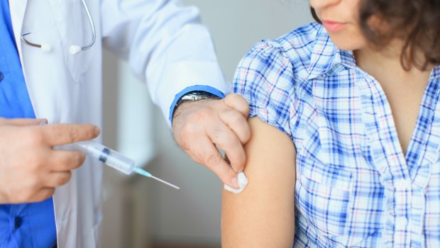 Jurnalistlər də vaksinasiya olunacaq – Dünyada 600-dən artıq media işçisi bu bəlanın qurbanı olub