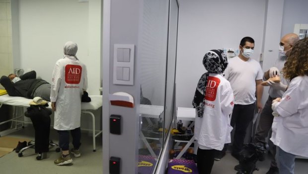 Qaziyə aeroportda protez taxıldı - Türkiyədən dəstək - FOTO