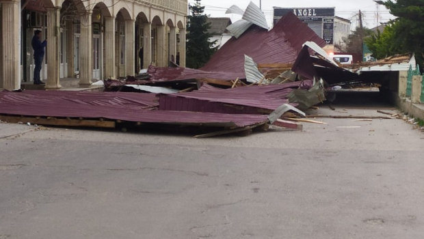 Damlar uçdu, ağaclar aşdı, işıqlar söndü - Küləyin rayonlarda qoyduğu iz - FOTOLAR