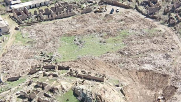 Ermənilərin Zəngəzur TƏXRİBATI: Nüvədidə Azərbaycan izləri itirilir -  BƏYANAT - FOTOLAR