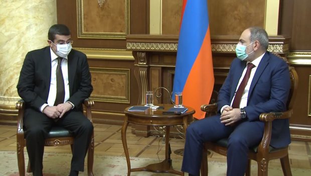 Moskvadan küskün qayıdan Paşinyan Arutyunyanı Qarabağdan yanına çağırdı – DƏRDİNİ DANIŞDI