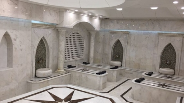 “Bəy hamamı”nda çimənləri polis bayıra çıxartdı