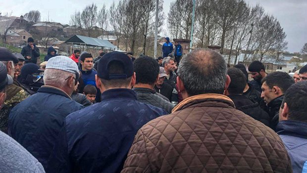 Azərbaycanda saxlanılan erməni diversantların qohumları İrəvan-Gümrü yolunu bağladı - VİDEO