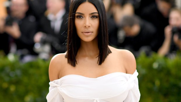 Kardaşyanın bacısından bikinidə - VİDEO