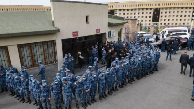 Ermənistan müdafiə nazirliyi hələ də blokadadlr – Valideynlər evlərinə getmir