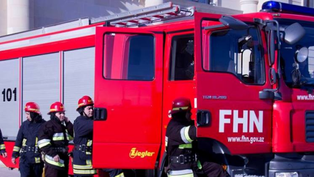 Bakıda gəmi yanır 