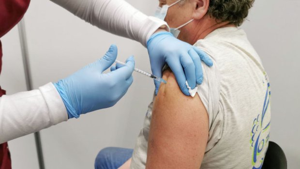 ŞOK: 55 nəfər koronavirus peyvəndindən sonra öldü