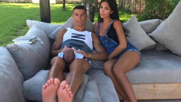 Ronaldonun sevgilisi yarıçılpaq tərzi ilə gündəm yaratdı - FOTO