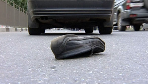 Salyanda avtomobil piyadanı vuraraq öldürdü