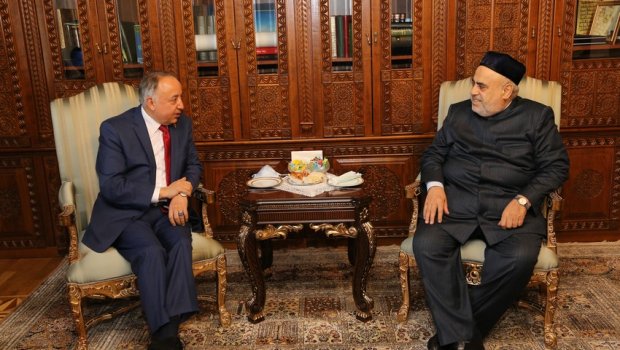 Allahşükür Paşazadə Əfqanıstanın yeni səfirinə xeyir-dua verdi