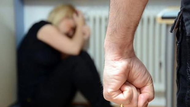 Anasının başına çəkic vuraraq öldürdü - Mingəçevirdə qandonduran QƏTL