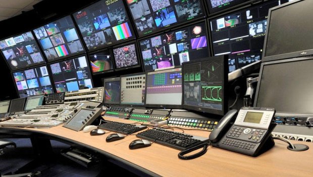 İran televiziyası qadın hakimə görə yayımı dayandırdı