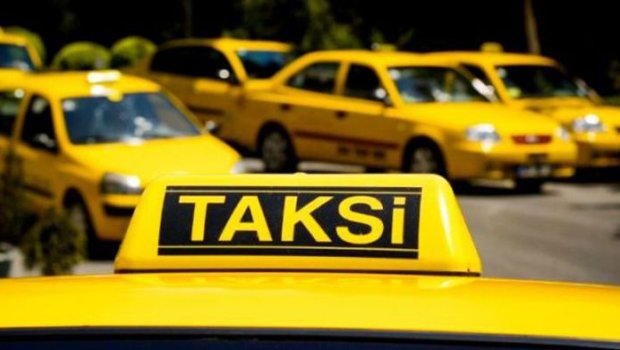 ŞOK OLAY: Sürücü taksini qızın üstünə sürdü – Tanış olmaq istəməyib - VİDEO 