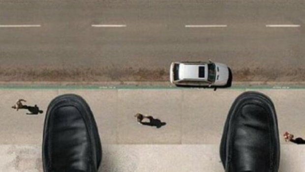 Qardaşını bıçaqladı, sonra özünü binadan atdı - Bakıda FACİƏ