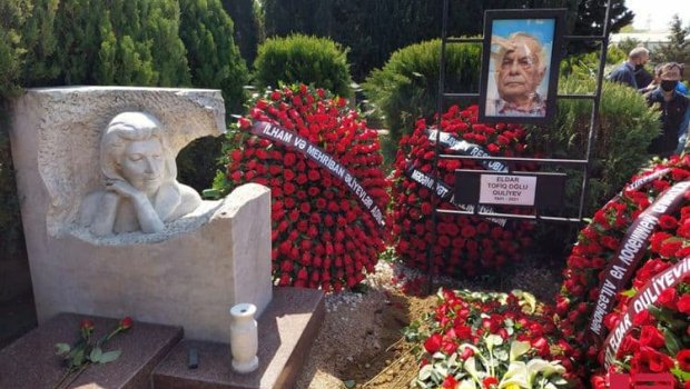 Azərbaycan Prezidenti və birinci xanım Mehriban Əliyeva Eldar Quliyevin dəfn mərasiminə əklil göndərib - FOTO 