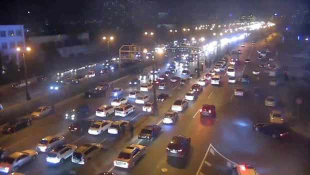 Bakıda Heydər Əliyev prospektində qəza – TIXAC YARANDI – FOTOLAR