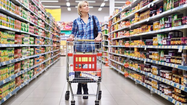 Bu marketdə vaxtı keçən yumurta və kolbasalar satıldı - FOTOFAKT  