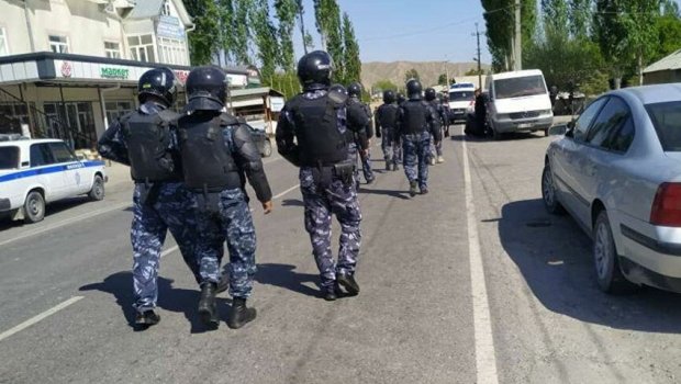 Qırğızıstan xüsusi təyinatlıları Tacikistanın sərhəd postunu ələ keçirdi – VİDEO