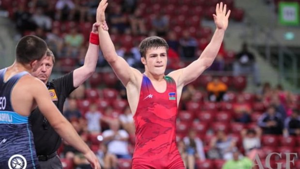 Güləşçimiz Rusiyada ermənini udub qızıl medal qazandı