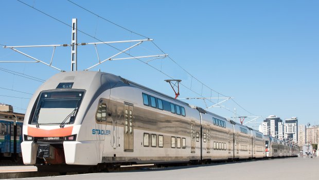 Qatarla sərnişin daşıma iki dəfə azalıb
