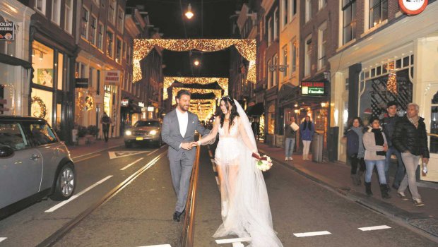 İkinci dəfə evlənən məşhur cütlüyün 100 minlik bal ayı - FOTO