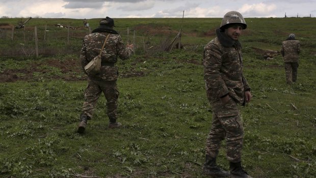 Bakı üç erməni hərbçini sərbəst buraxdı