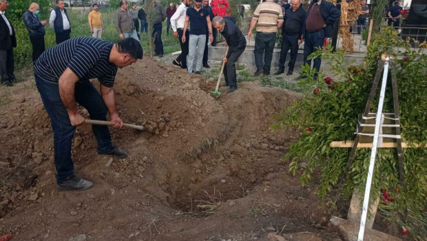 Aslan Hüseynov dəfn edildi - FOTO