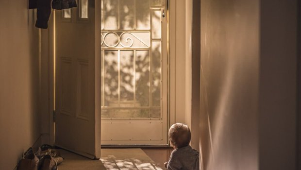 Evdə köməksiz qalan uşaq belə xilas edildi - ANBAAN VİDEO           