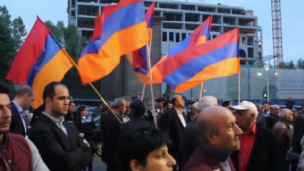 Ermənistanda Lavrova qarşı etiraz aksiyasının PƏRDƏARXASI 