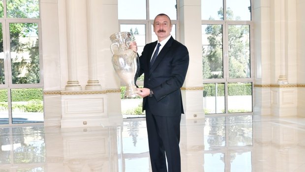 AVRO-2020-nin kuboku Prezident İlham Əliyevə təqdim olunub - VİDEO