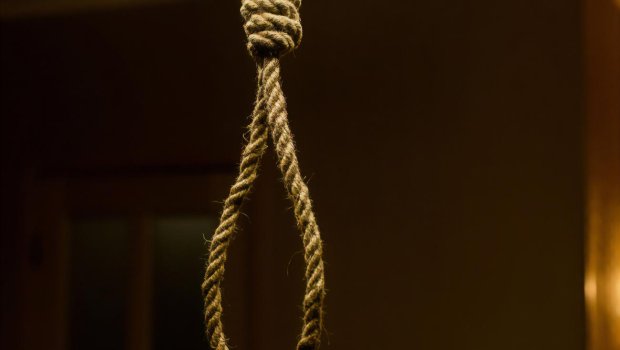 Qubada intihar - 47 yaşlı qadın özünü asdı