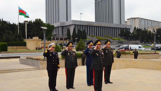 Nazir Həzi Aslanovun abidəsini ZİYARƏT ETDİ - FOTO/VİDEO