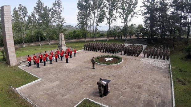 Azərbaycan əsgərinin Şuşada təntənəli keçidi - VİDEO 