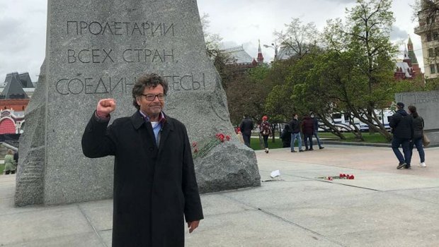 Alman deputat “Sputnik V” üçün Moskvaya gəlib