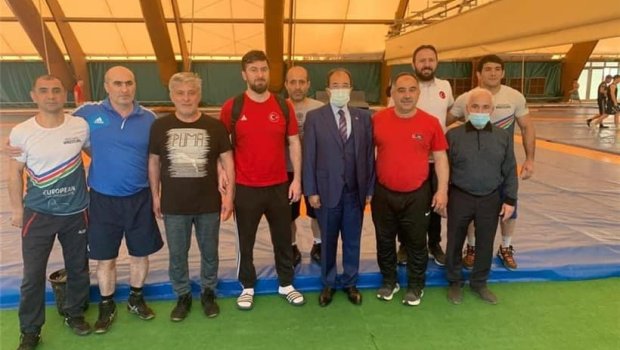 Səfir Bakıda Türkiyənin milli komandası ilə görüşdü - FOTO