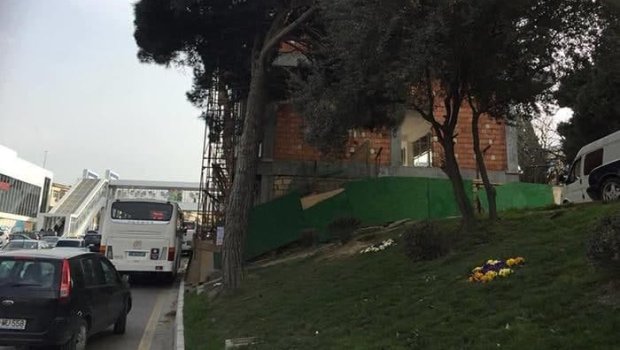 Xətai rayonunda piyada səkisi zəbt olundu