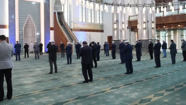 Məscidlərin açılması ilə bağlı Operativ Qərargahla müzakirələr aparılır