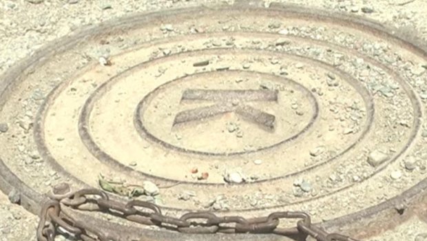 Sumqayıtda sakinlər kanalizasiya qapaqlarına zəncir vurdu - Şok GÖRÜNTÜLƏR