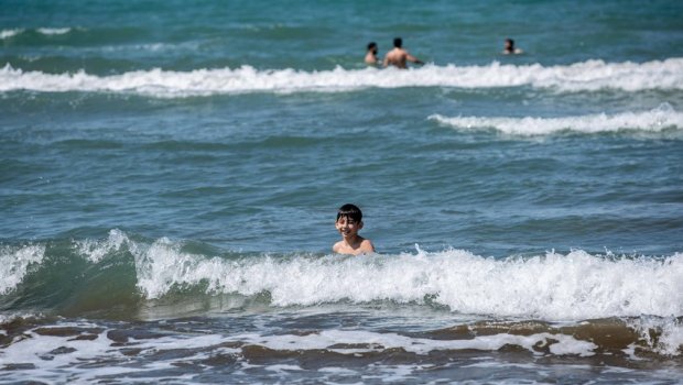 Bakı sakinləri dənizə üz tutur - Maraqlı FOTO