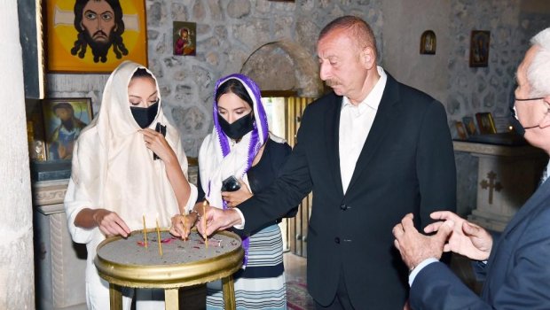 İlham Əliyev və ailəsi Cotari kilsəsini ziyarət etdilər - YENİLƏNİB - FOTO